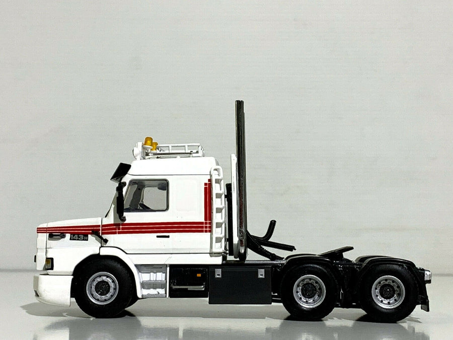 04-2071 Tracto Scania Series 3 Torpedo Streamline Escala 1:50 (Modelo Descontinuado) - KATZER