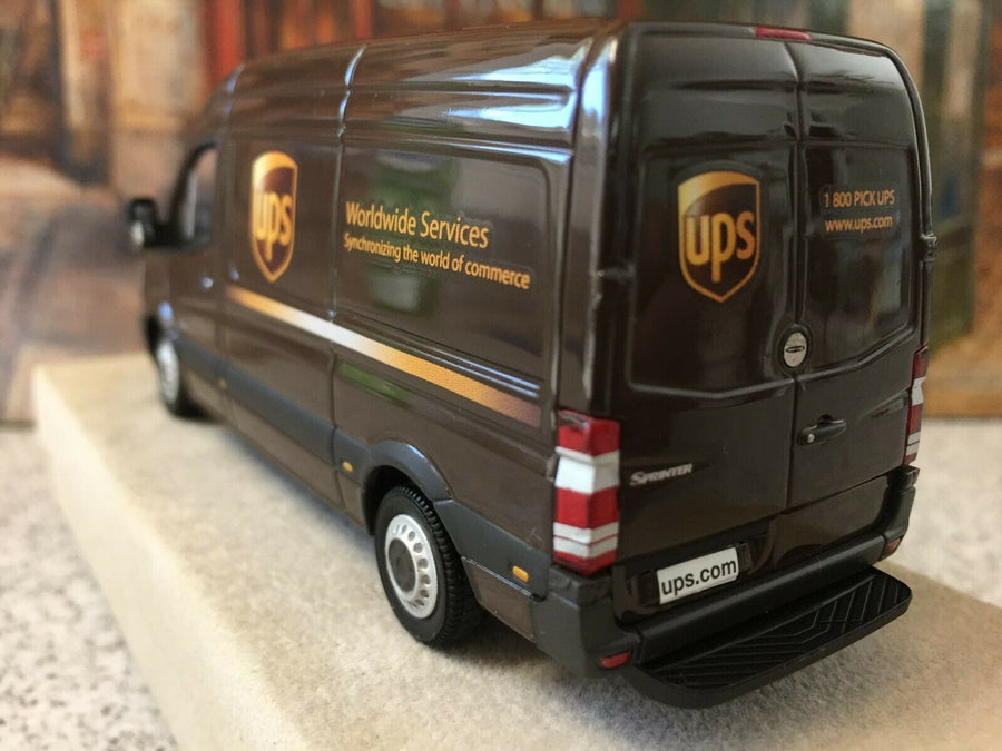 12-0050-01 Van Freightliner Sprinter Tonkin Escala 1:50 - KATZER