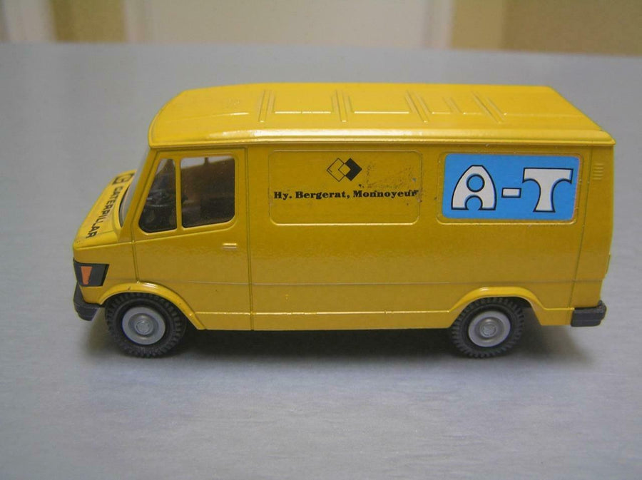 1603-2 Furgoneta Caterpillar Mercedes Benz Escala 1:50 (Modelo Descontinuado) - KATZER