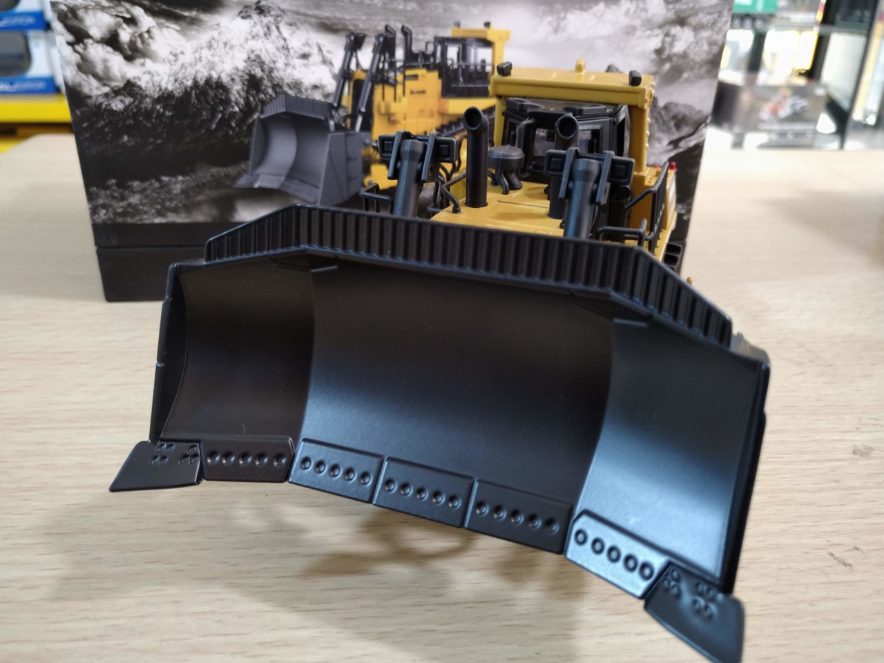 1700 Tractor de Oruga Escala 1:50 - KATZER