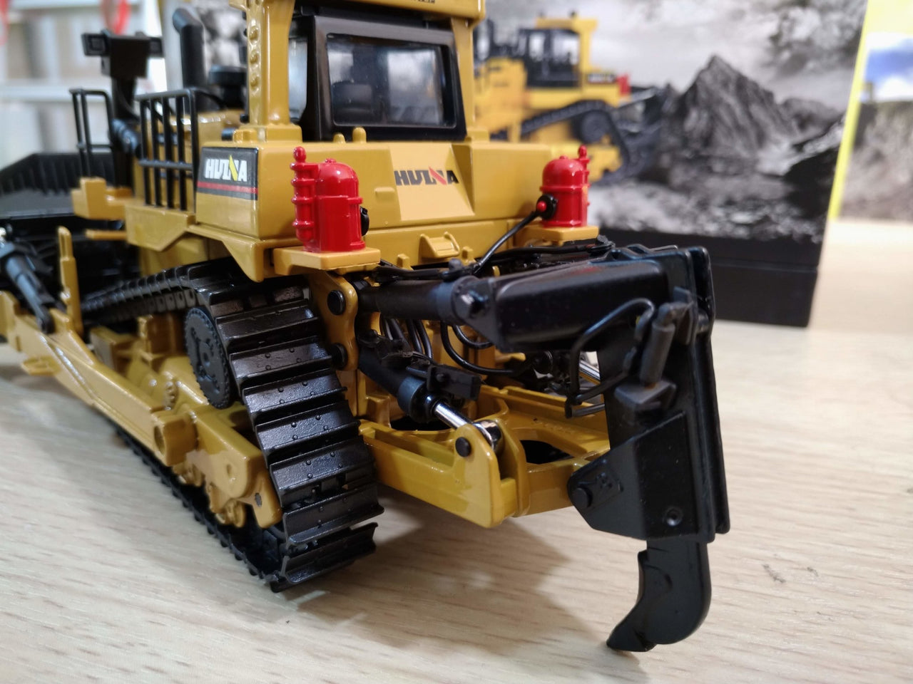 1700 Tractor de Oruga Escala 1:50 - KATZER