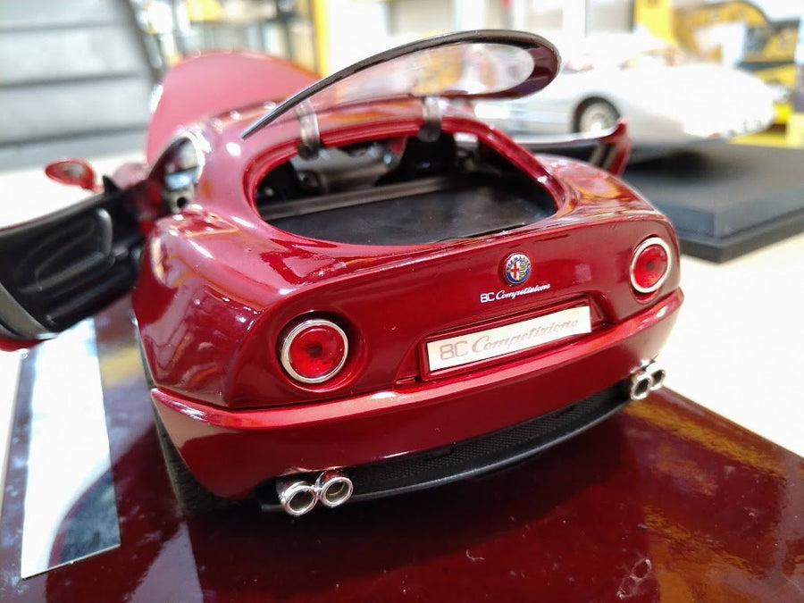 18-10006 Alfa 8C Competizione Escala 1:18 - KATZER