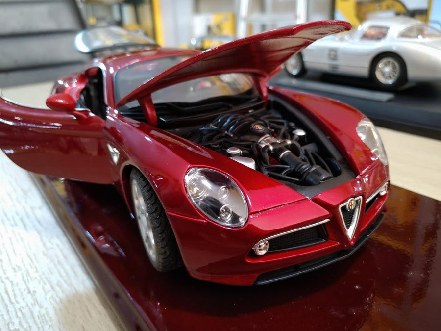 18-10006 Alfa 8C Competizione Escala 1:18 - KATZER