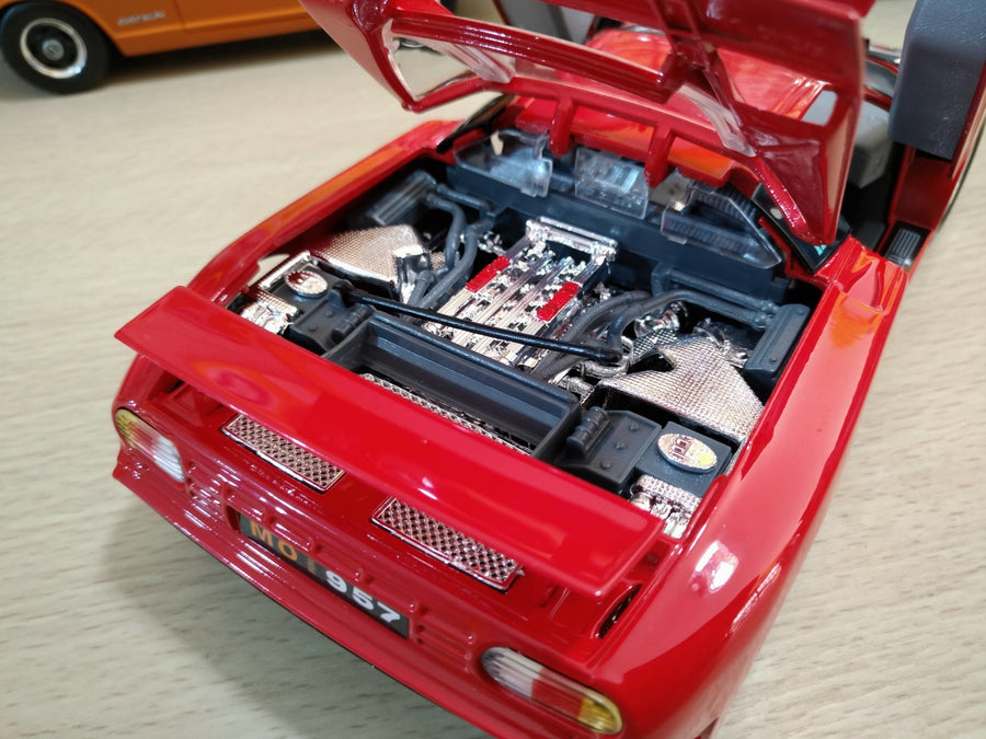 18-12023 Bugatti EB 110 Escala 1:18 - KATZER