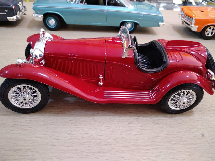 18-12063 Alfa Romeo 8C 2300 Spider Touring Escala 1:18 - KATZER
