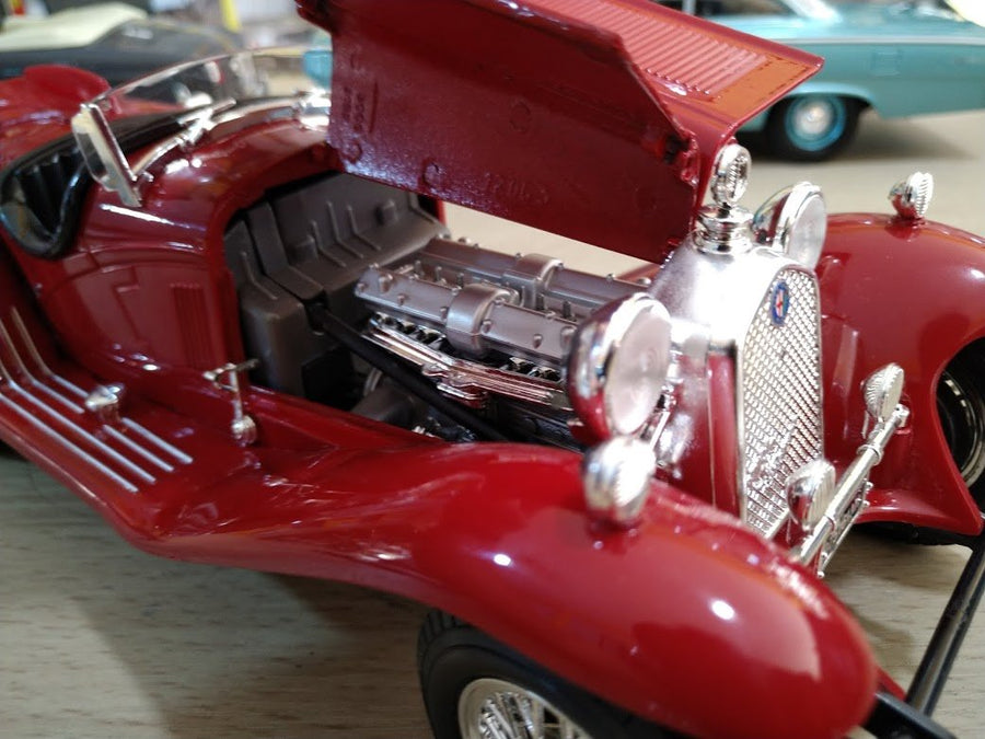 18-12063 Alfa Romeo 8C 2300 Spider Touring Escala 1:18 - KATZER