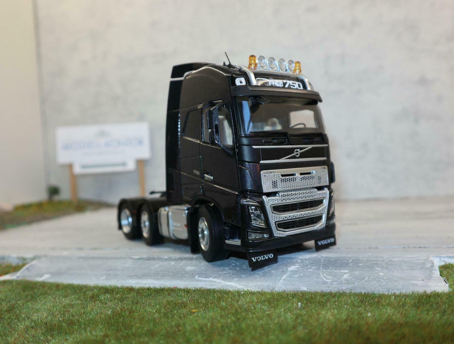1811-02 Tracto Volvo FH16 6X2 Negro Escala 1:32 (Modelo Descontinuado) - KATZER