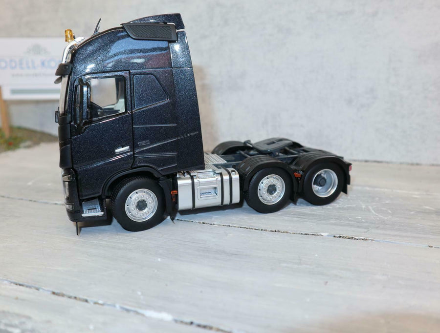 1811-02 Tracto Volvo FH16 6X2 Negro Escala 1:32 (Modelo Descontinuado) - KATZER