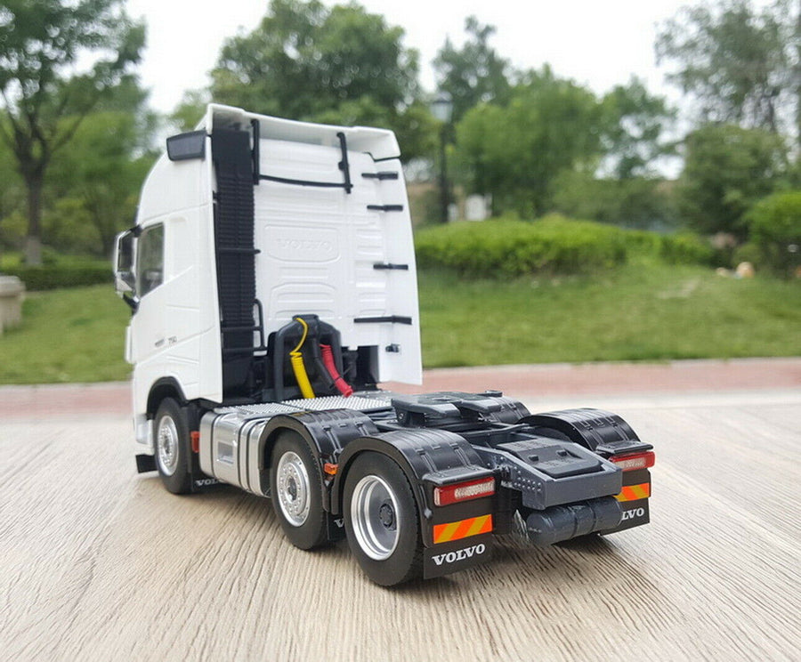 1811-04 Tracto Camión FH16 750 3-Axle Escala 1:32 (Modelo Descontinuado) - KATZER
