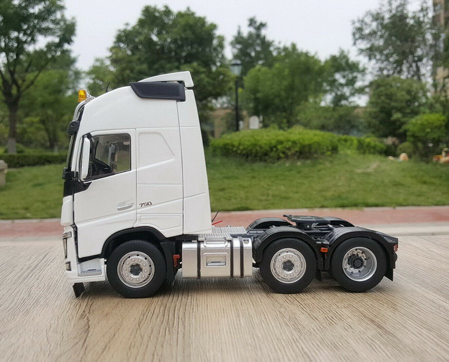 1811-04 Tracto Camión FH16 750 3-Axle Escala 1:32 (Modelo Descontinuado) - KATZER