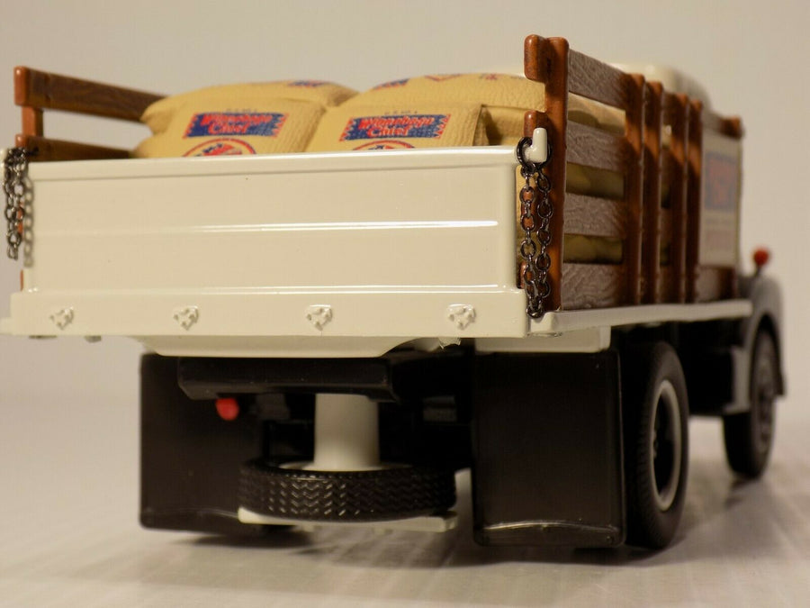 19-4110 Camión GMC 1952 K & B Potato Farms Escala 1:34 - KATZER