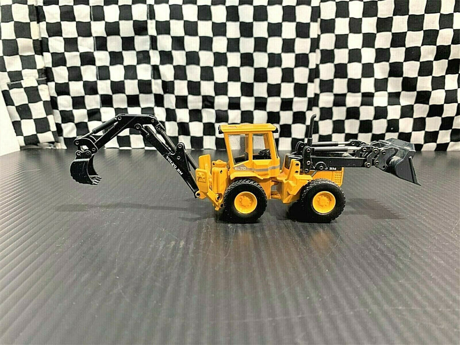 230 Retroexcavadora Volvo EL70 Escala 1:50 - KATZER