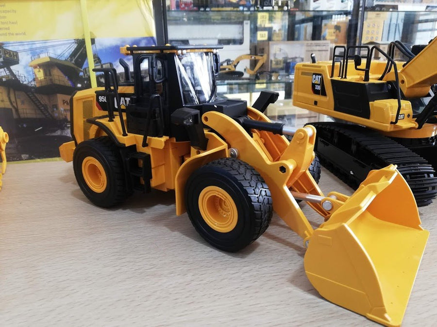 25003 Cargador de Ruedas 950M Cat Control Remoto Escala 1:24 - KATZER