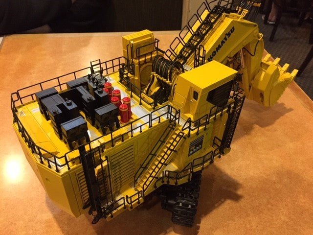 25026 Pala Minera Diesel Komatsu PC8000-6 Escala 1:50 - KATZER