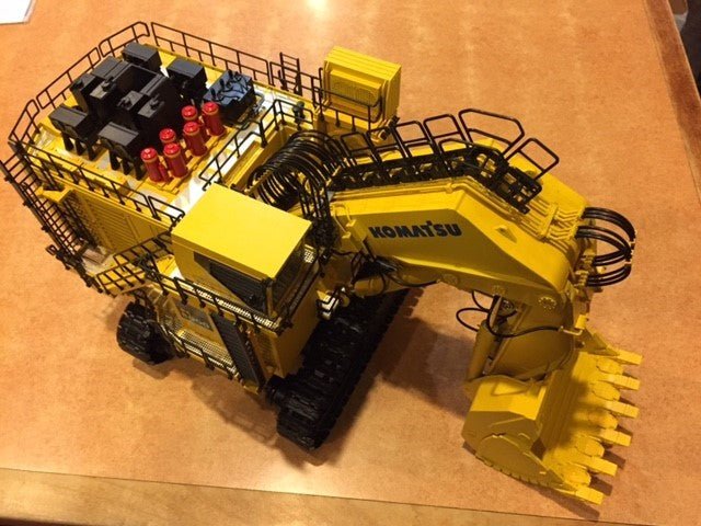 25026 Pala Minera Diesel Komatsu PC8000-6 Escala 1:50 - KATZER