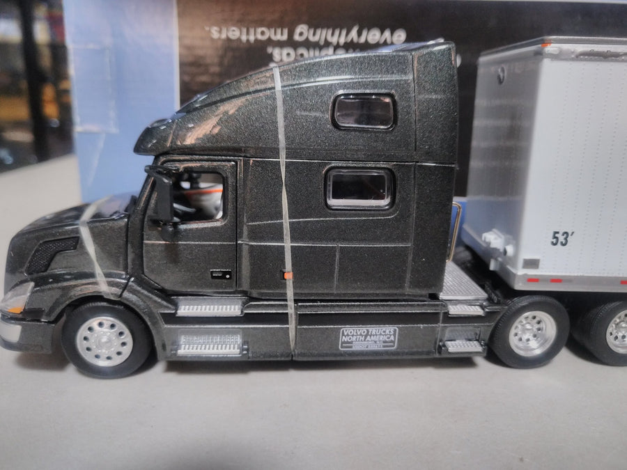27 Trailer Volvo VNL 780 53' Escala 1:53 (Modelo Descontinuado) - KATZER