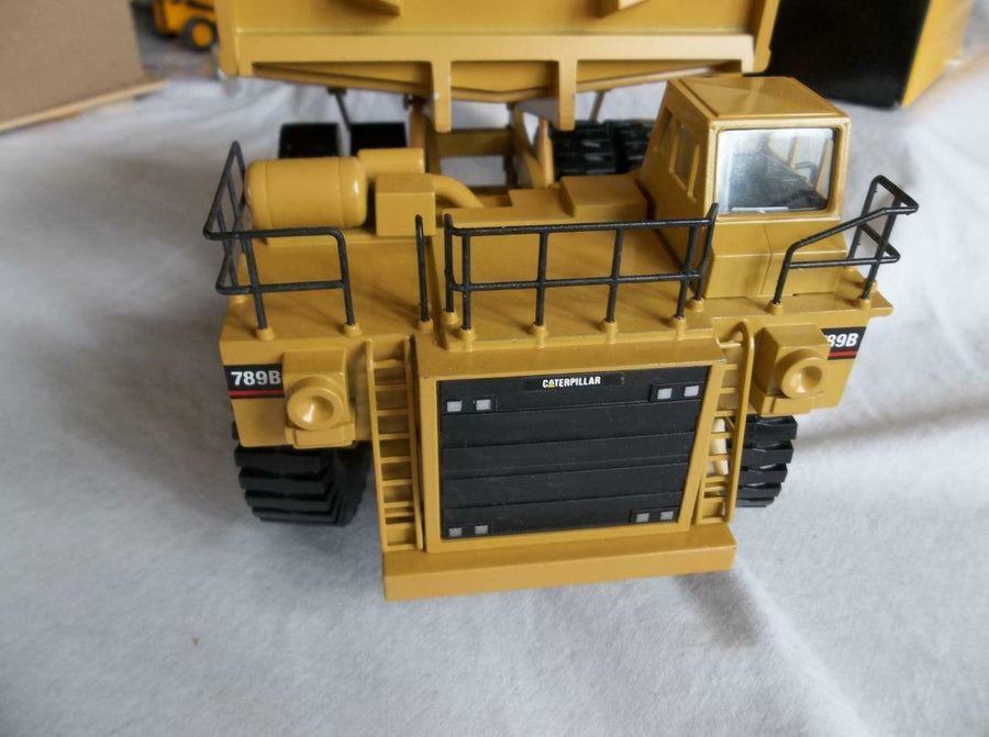 2726-01 Camión Minero Caterpillar 789B Escala 1:50 (Modelo Descontinuado) - KATZER