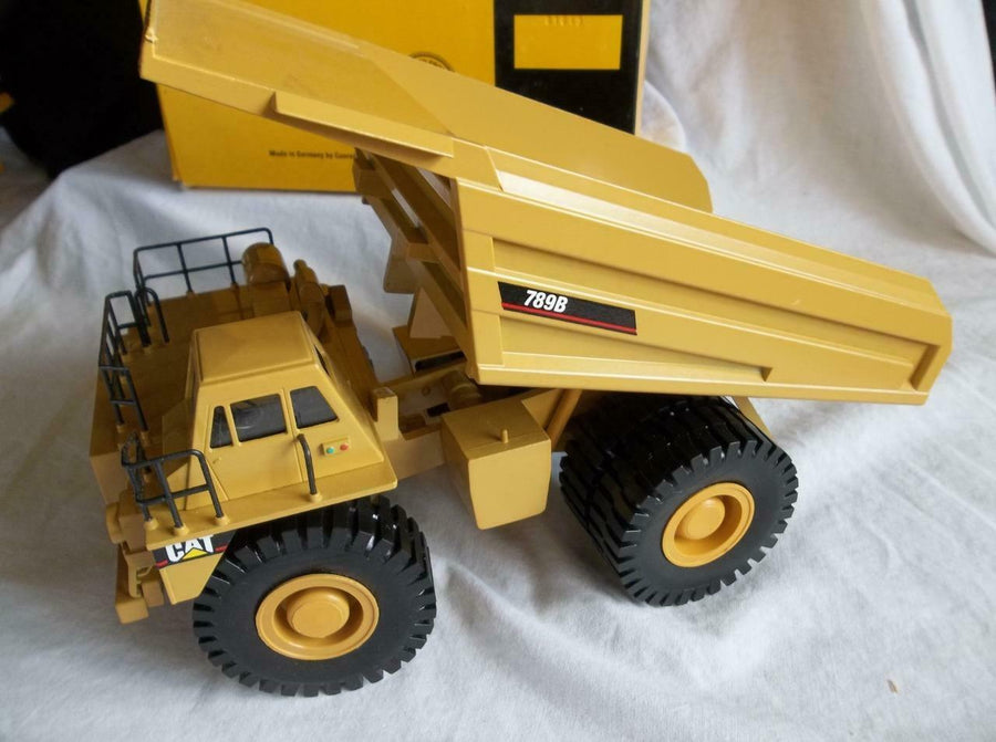 2726-01 Camión Minero Caterpillar 789B Escala 1:50 (Modelo Descontinuado) - KATZER