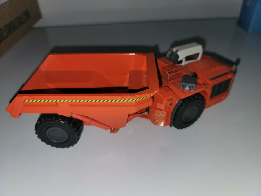 2729-01 Camión Minero De Bajo Perfil Sandvik TH550 Escala 1:50 (Modelo Descontinuado) - KATZER