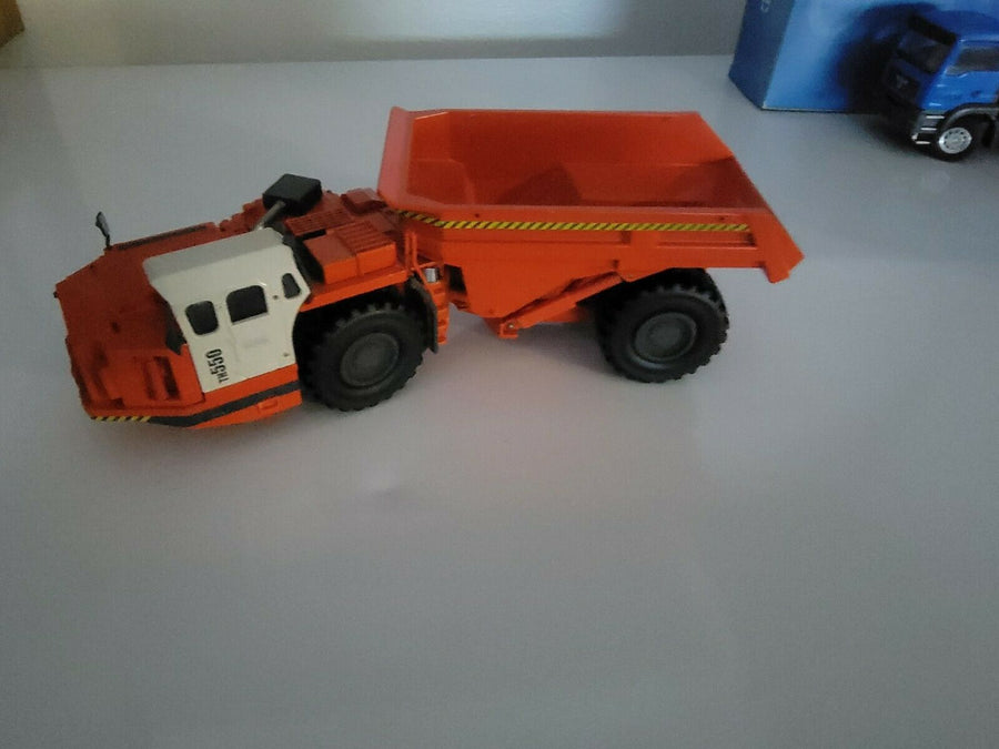 2729-01 Camión Minero De Bajo Perfil Sandvik TH550 Escala 1:50 (Modelo Descontinuado) - KATZER