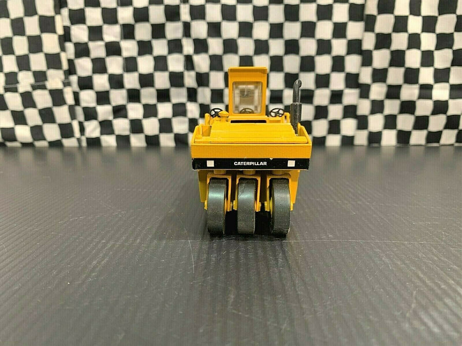 2741-2 Rodillo De Ruedas Caterpillar P-500 Escala 1:50 (Modelo Descontinuado) - KATZER