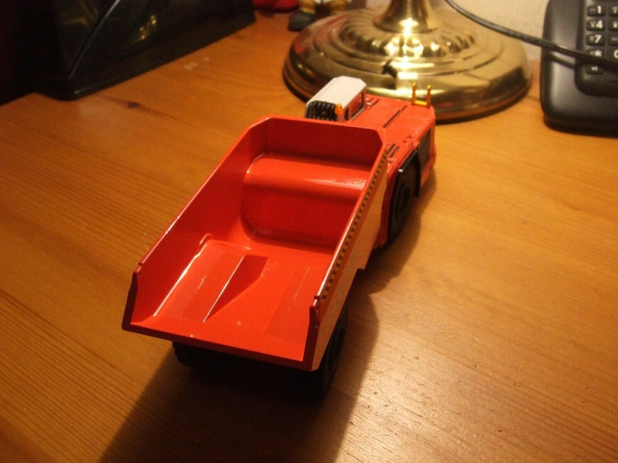 2767 Camión Minero De Bajo Perfil Sandvik TH663 Escala 1:50 - KATZER