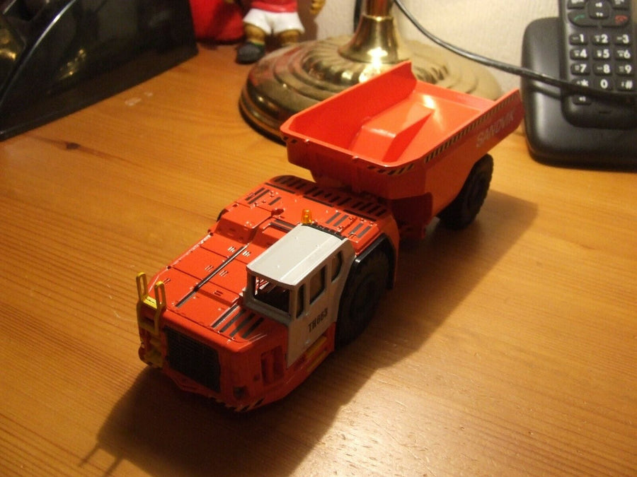 2767 Camión Minero De Bajo Perfil Sandvik TH663 Escala 1:50 - KATZER