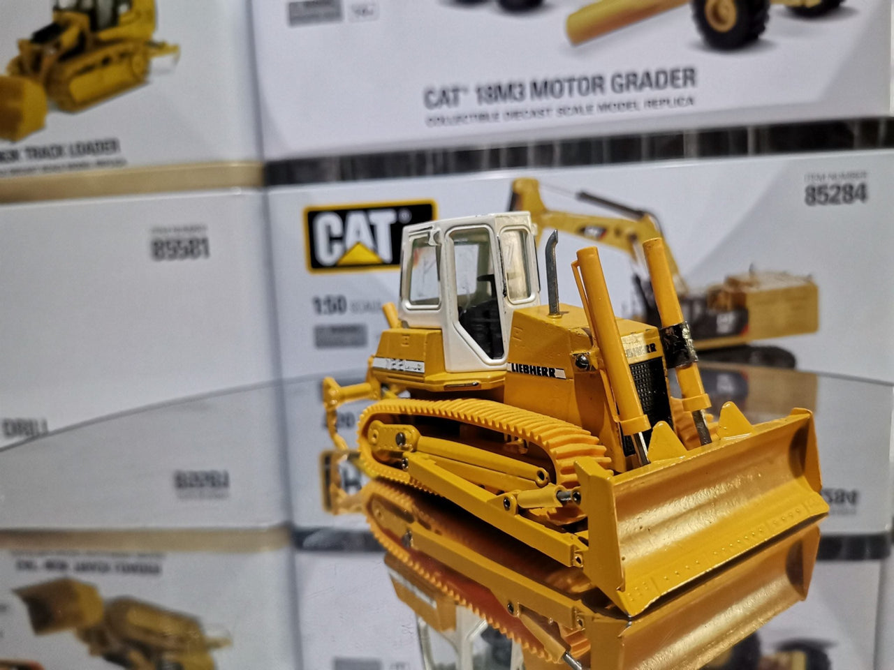 2803 Tractor De Orugas Liebherr 722 Escala 1:50 (Modelo Descontinuado) - KATZER