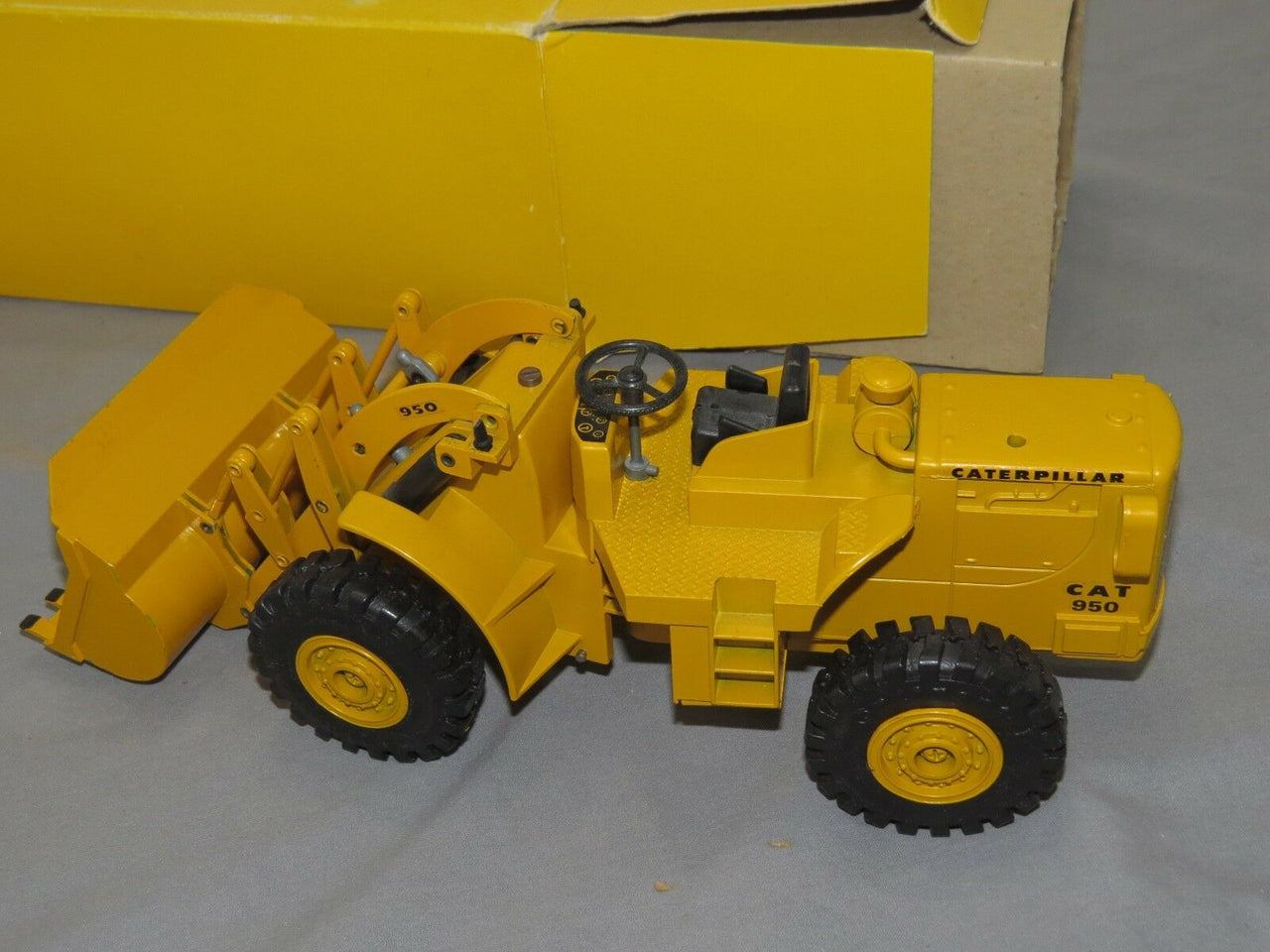 2840 Cargador De Ruedas Caterpillar 950 Escala 1:25 (Modelo Descontinuado) - KATZER