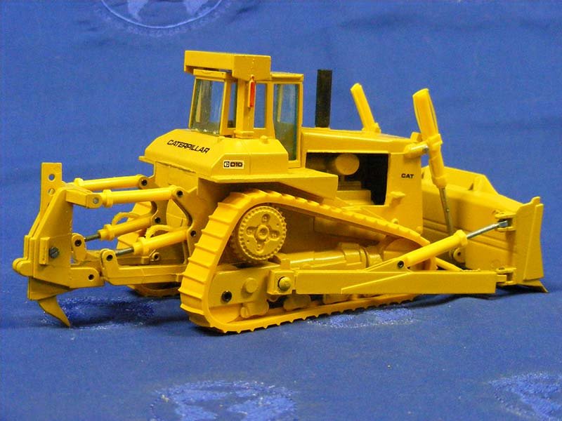 2850 Tractor De Orugas Caterpillar D10 Escala 1:50 (Modelo Descontinuado) - KATZER