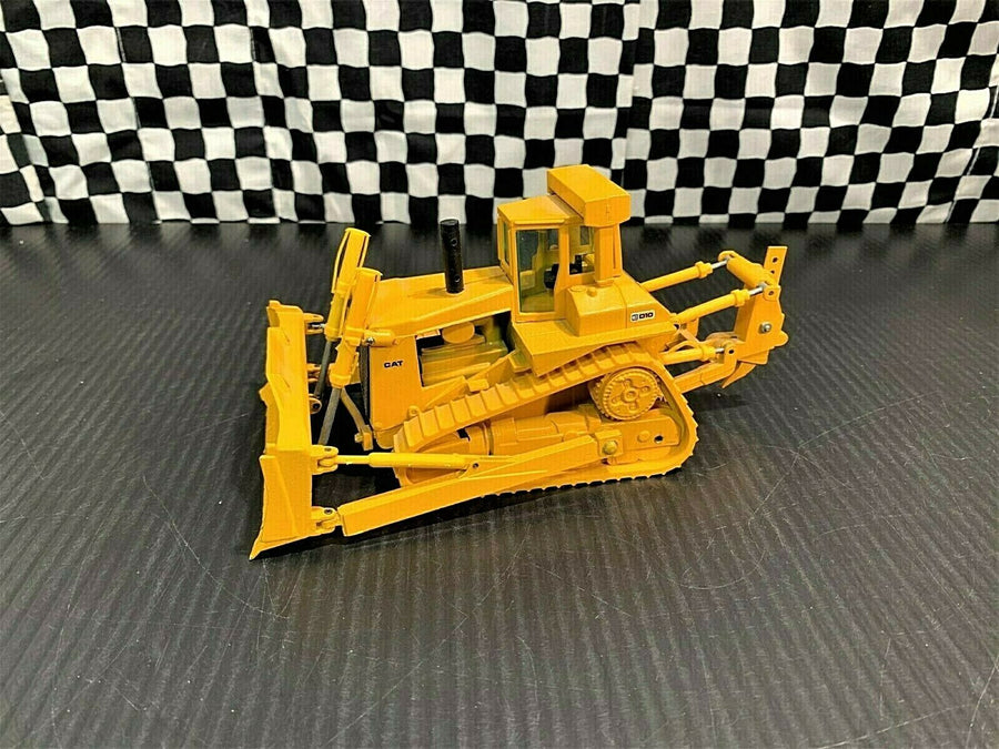 2850 Tractor De Orugas Caterpillar D10 Escala 1:50 (Modelo Descontinuado) - KATZER