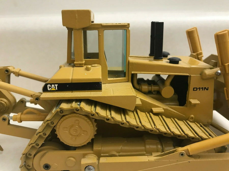 2852-2 Tractor De Orugas Caterpillar D11N Escala 1:50 (Modelo Descontinuado) - KATZER