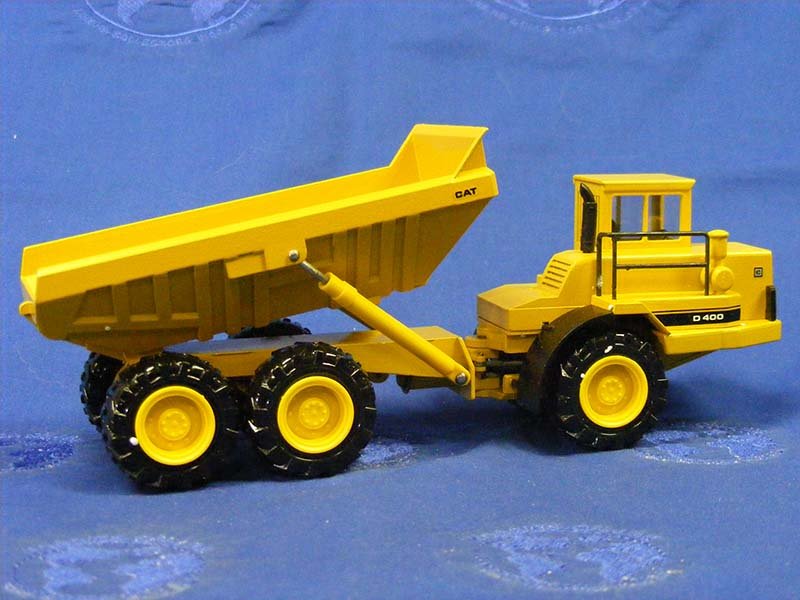 2862 Camión Articulado Caterpillar D400 Escala 1:50 (Modelo Descontinuado) - KATZER