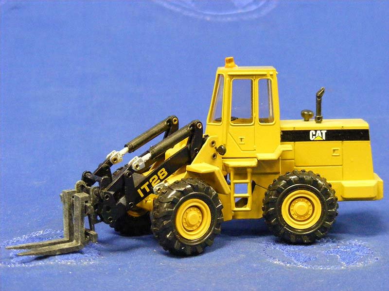 2888-1 Cargador De Ruedas Caterpillar IT28 Escala 1:50 (Modelo Descontinuado) - KATZER