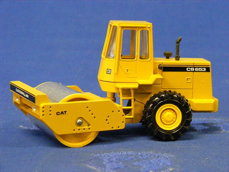 2889 Rodillo Compactador Caterpillar CS653 Escala 1:50 (Modelo Descontinuado) - KATZER