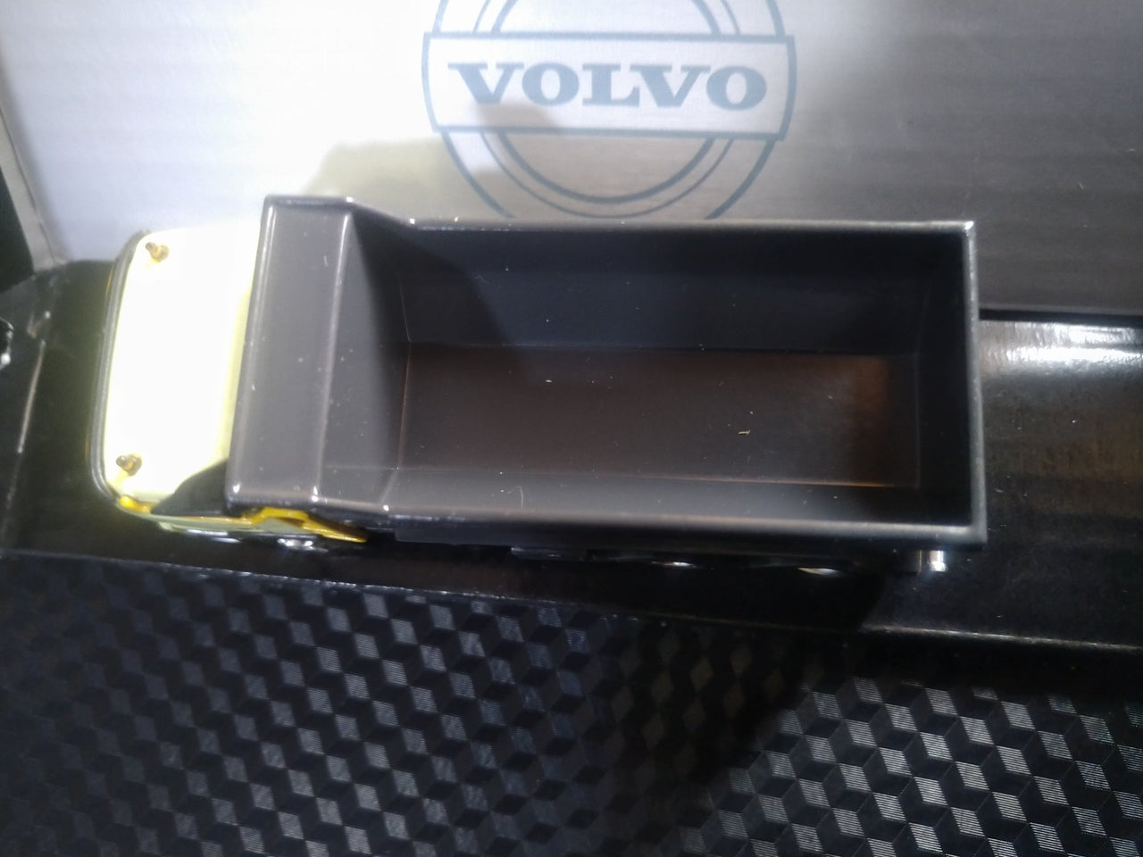 300040 Volquete Volvo FMX 6x4 Dump Truck Escala 1:87 - KATZER