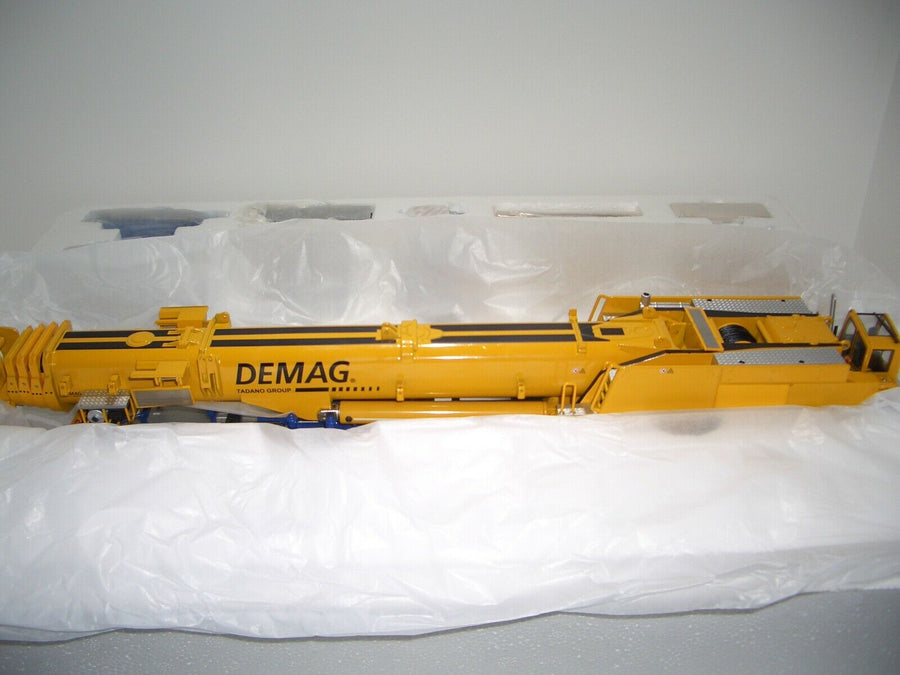 31-0141 Grúa Hidráulica Móvil Demag AC700-9 Escala 1:50 (PRE-VENTA) - KATZER