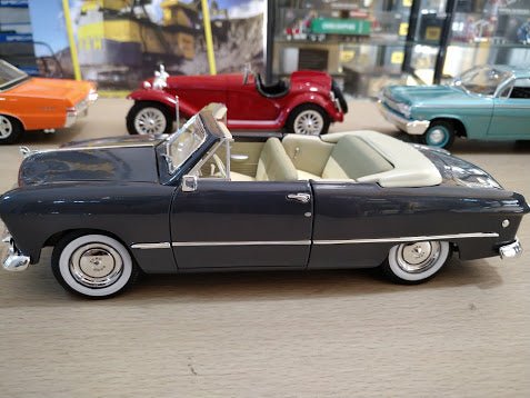 31682 Ford Convertible Año 1949 Escala 1:18 (Maisto Special Edition) - KATZER