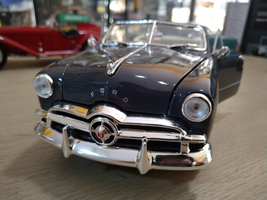 31682 Ford Convertible Año 1949 Escala 1:18 (Maisto Special Edition) - KATZER