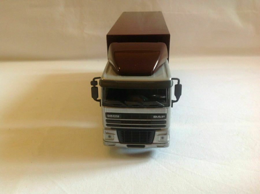 354 Camión DAF 95XF Bajo Cabaña Con Remolque Escala 1:50 (Modelo Descontinuado) - KATZER