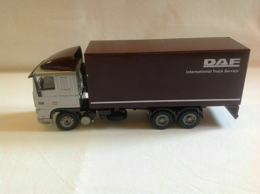 354 Camión DAF 95XF Bajo Cabaña Con Remolque Escala 1:50 (Modelo Descontinuado) - KATZER