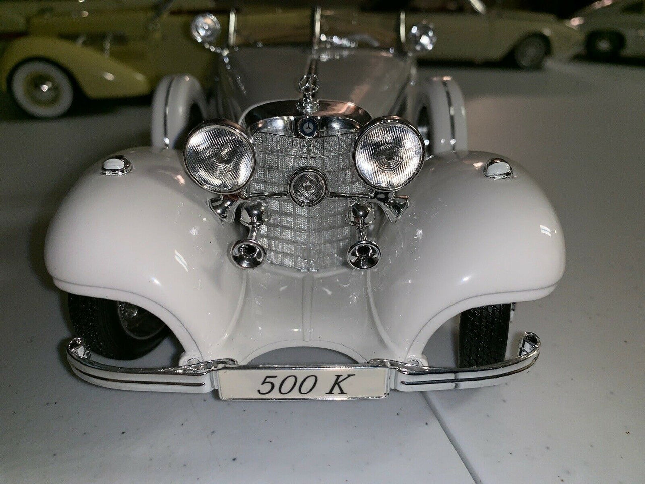 36055 Mercedes-Benz 500K TYP Año 1936 Escala 1:18 (Maisto Premiere Edition) - KATZER