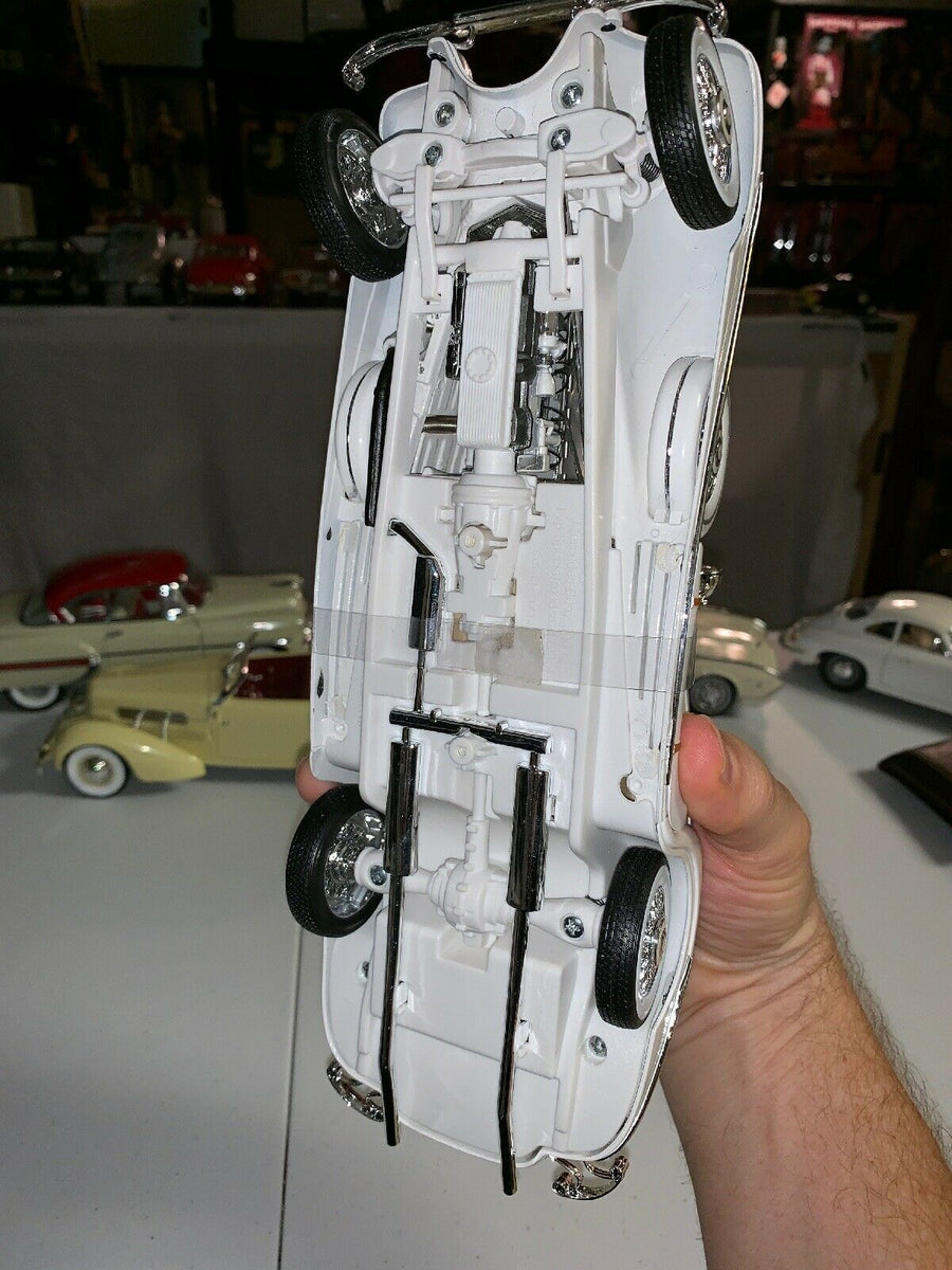 36055 Mercedes-Benz 500K TYP Año 1936 Escala 1:18 (Maisto Premiere Edition) - KATZER