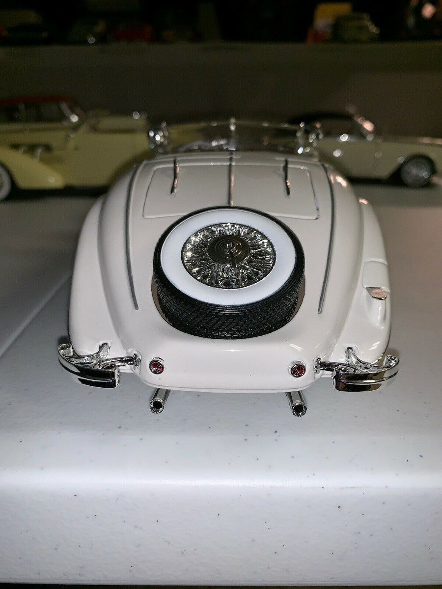 36055 Mercedes-Benz 500K TYP Año 1936 Escala 1:18 (Maisto Premiere Edition) - KATZER