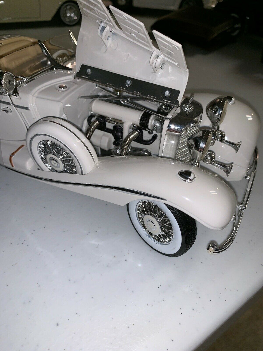 36055 Mercedes-Benz 500K TYP Año 1936 Escala 1:18 (Maisto Premiere Edition) - KATZER