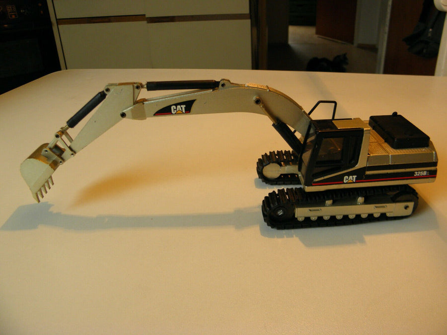 367 Excavadora Caterpillar 325BL NZG Escala 1:50 - KATZER