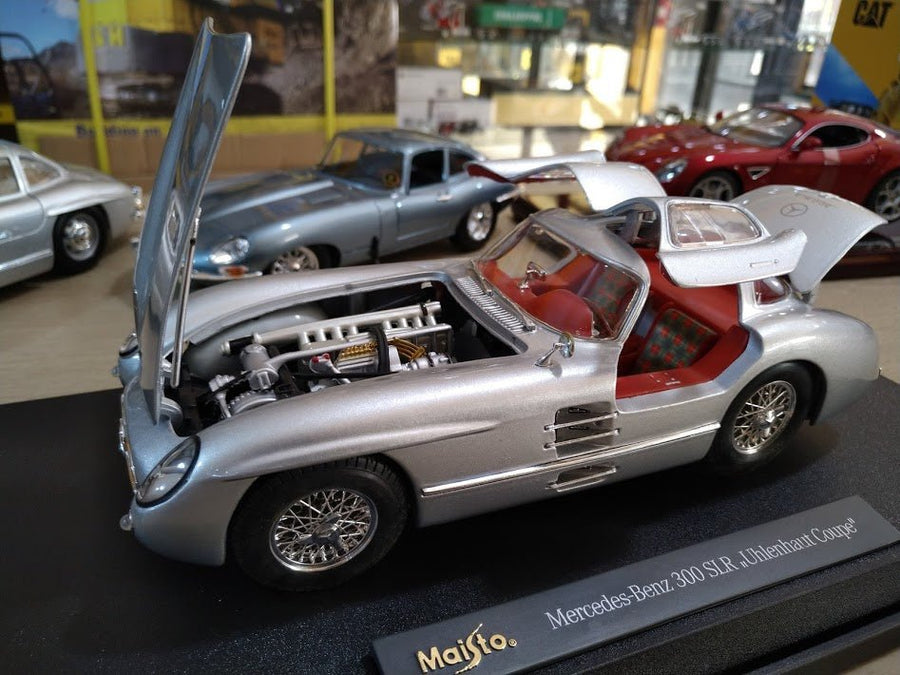 36898 Mercedes-Benz 300 SLR "Uhlenhaut Coupe" Escala 1:18 (Maisto Premiere Edition) - KATZER