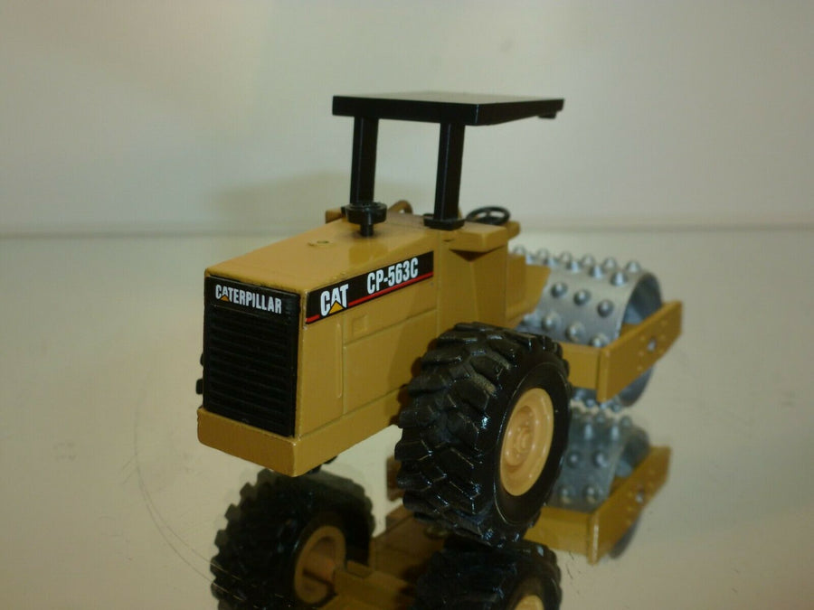401-2 Rodillo Compactador Cat CP-563C Escala 1:50 (Modelo Descontinuado) - KATZER