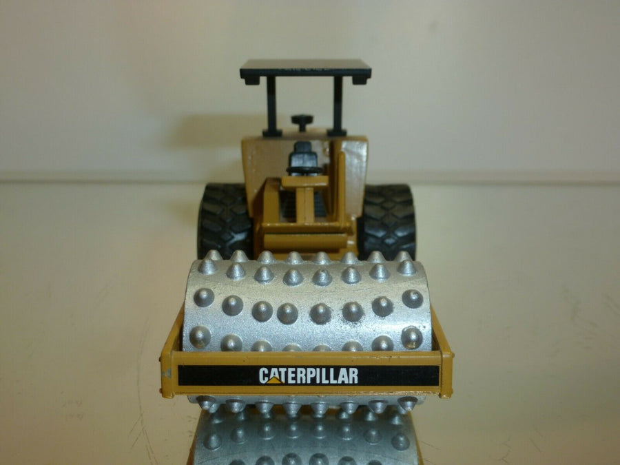 401-2 Rodillo Compactador Cat CP-563C Escala 1:50 (Modelo Descontinuado) - KATZER