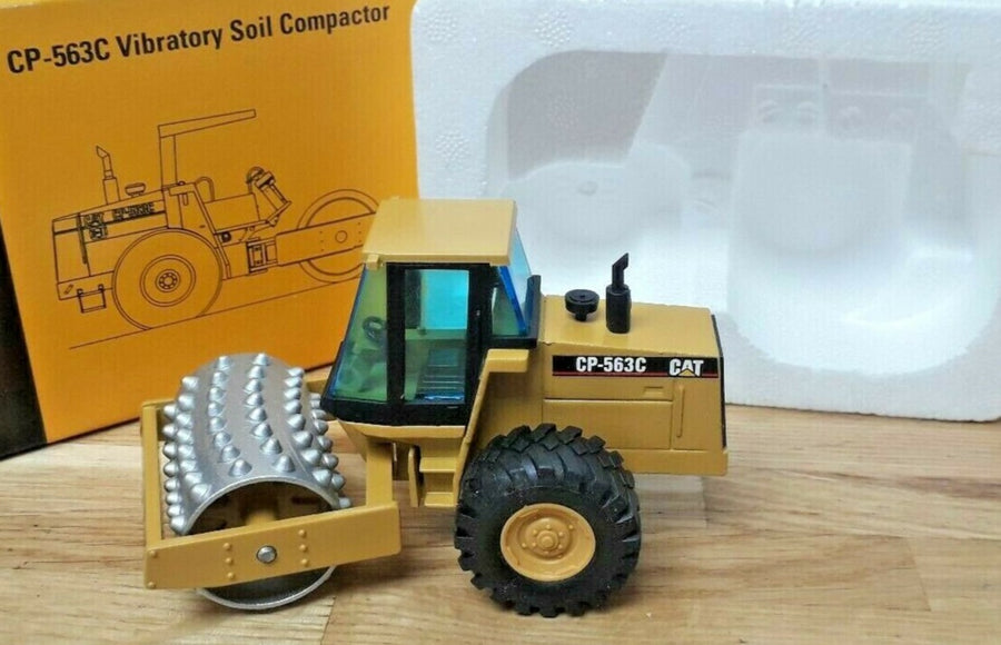4013 Rodillo Compactador Cat CP-563C Escala 1:50 (Modelo Descontinuado) - KATZER